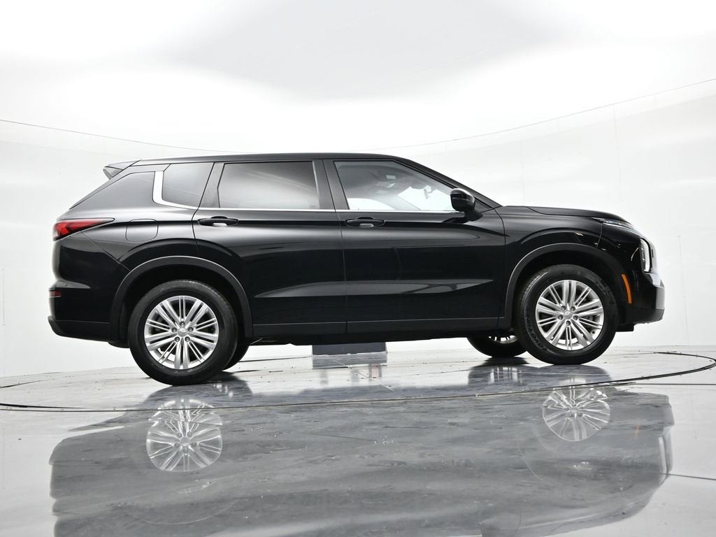2024 Mitsubishi Outlander ES