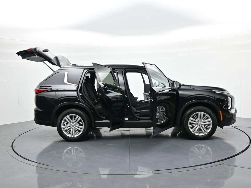 2024 Mitsubishi Outlander ES