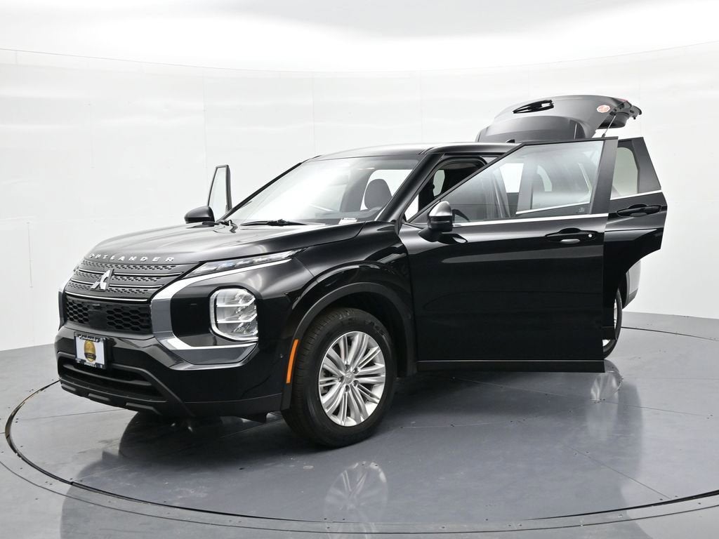 2024 Mitsubishi Outlander ES