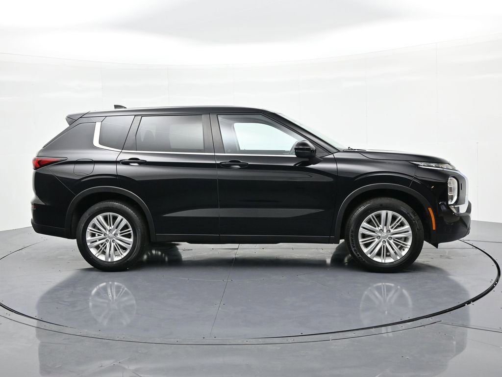 2024 Mitsubishi Outlander ES
