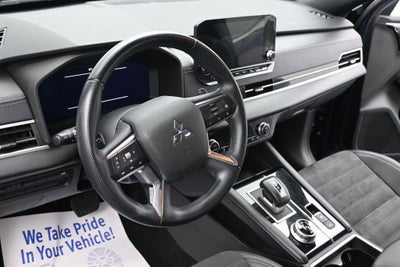 2023 Mitsubishi Outlander SE