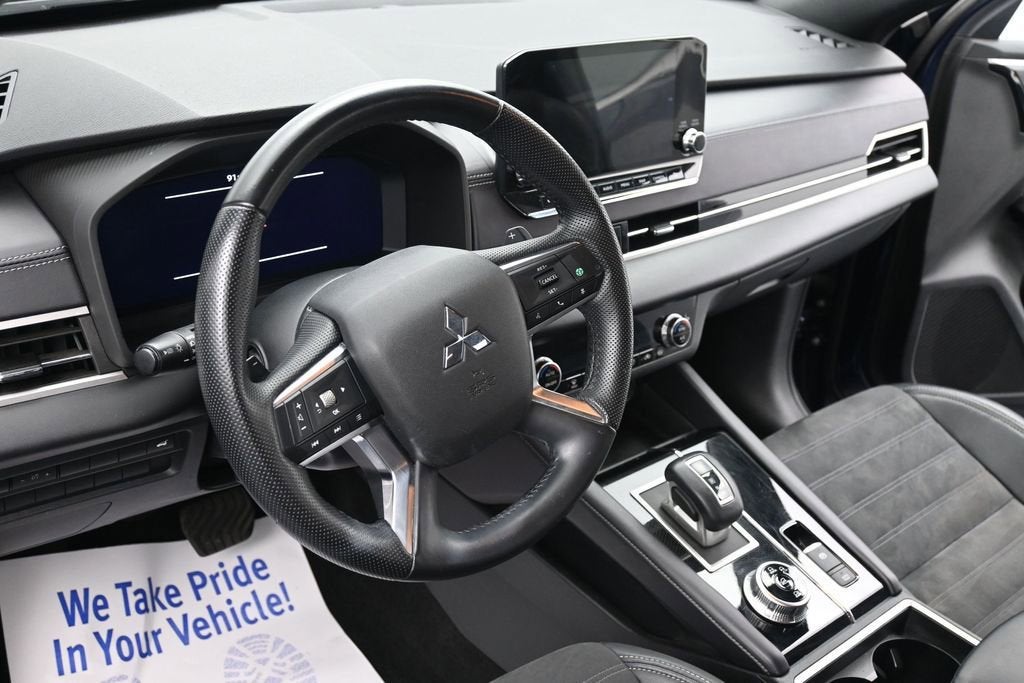 2023 Mitsubishi Outlander SE