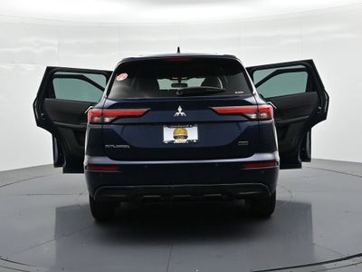 2023 Mitsubishi Outlander SE