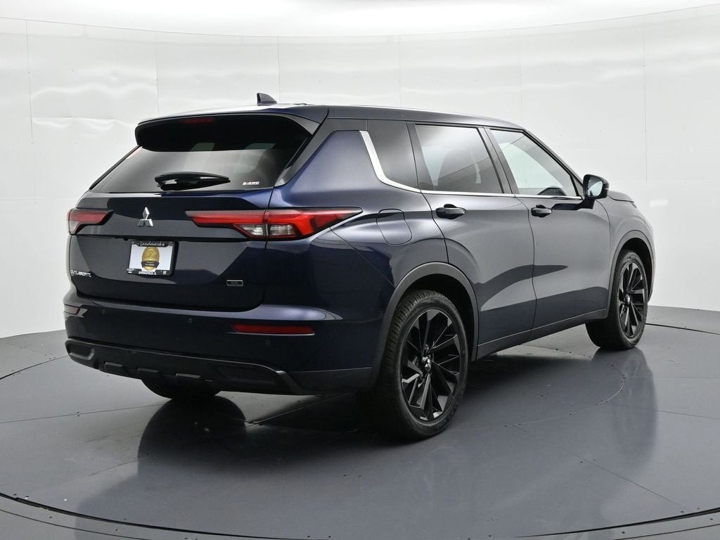 2023 Mitsubishi Outlander SE