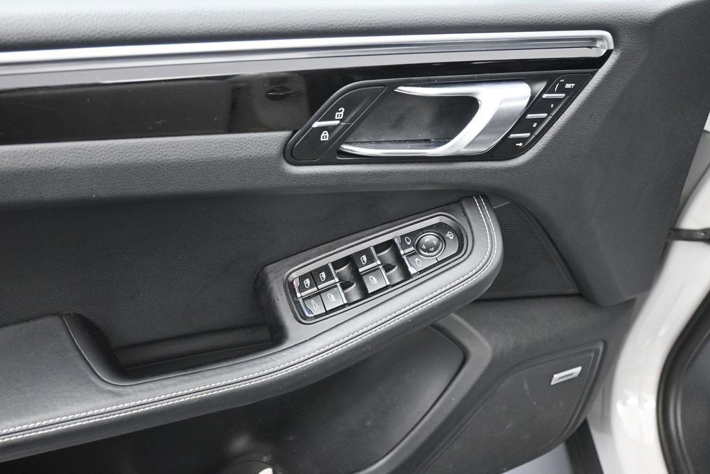 2023 Porsche Macan Base
