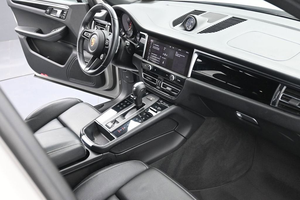 2023 Porsche Macan Base