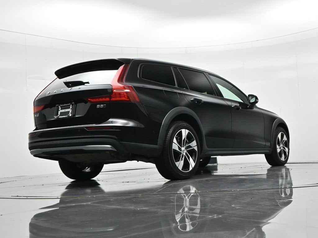2024 Volvo V60 Cross Country Plus