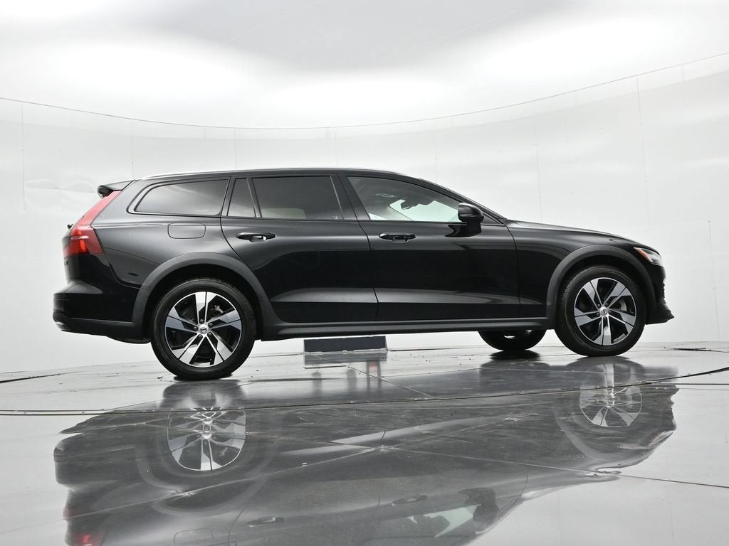 2024 Volvo V60 Cross Country Plus