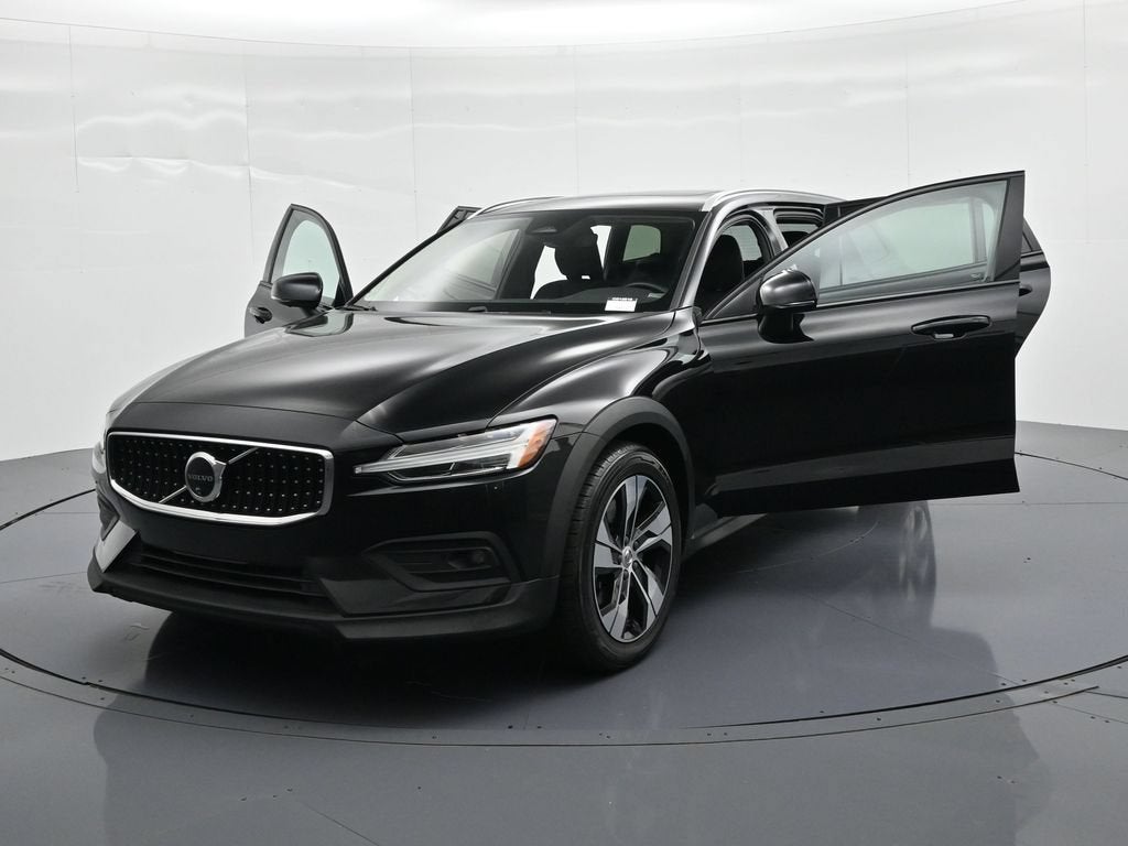 2024 Volvo V60 Cross Country Plus