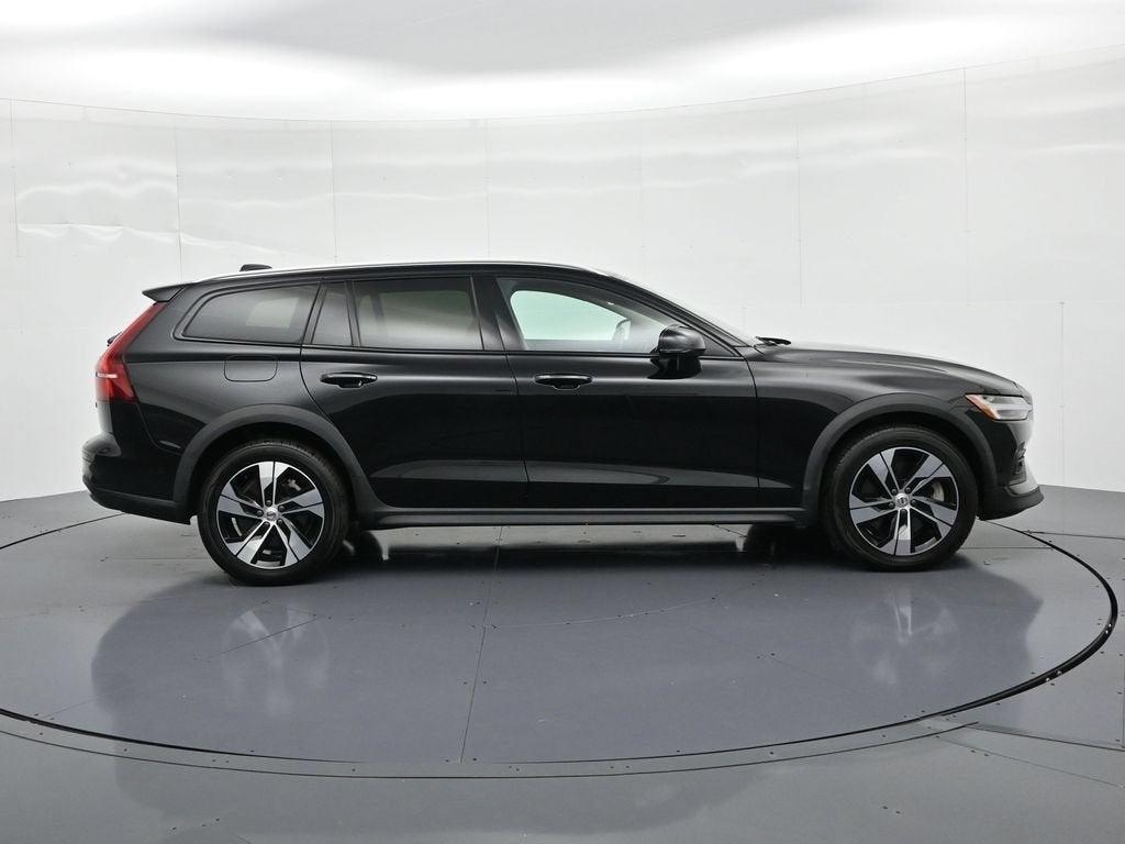 2024 Volvo V60 Cross Country Plus