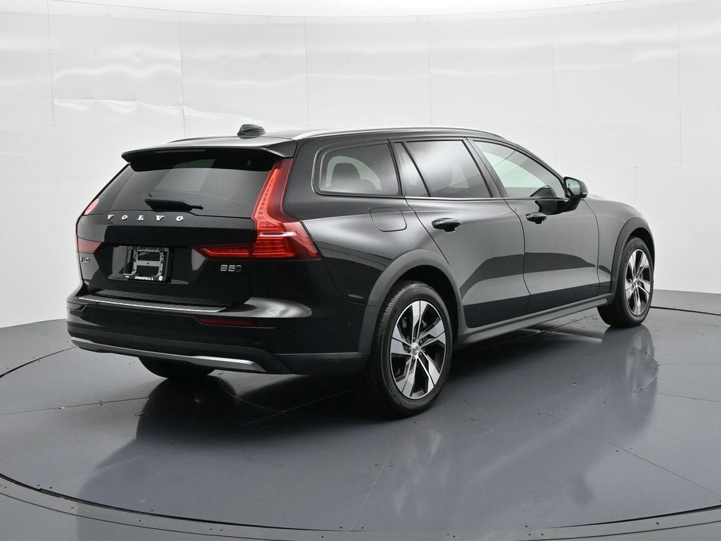 2024 Volvo V60 Cross Country Plus