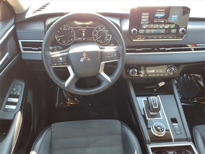 2024 Mitsubishi Outlander SE