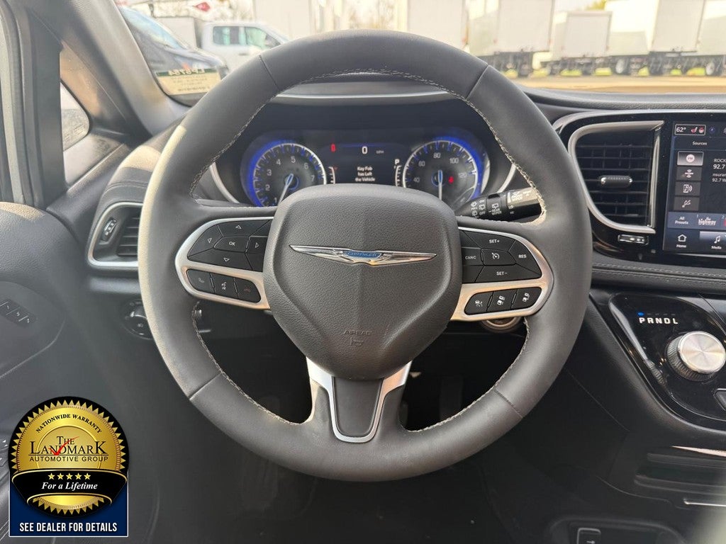 2026 Chrysler Pacifica Select FWD