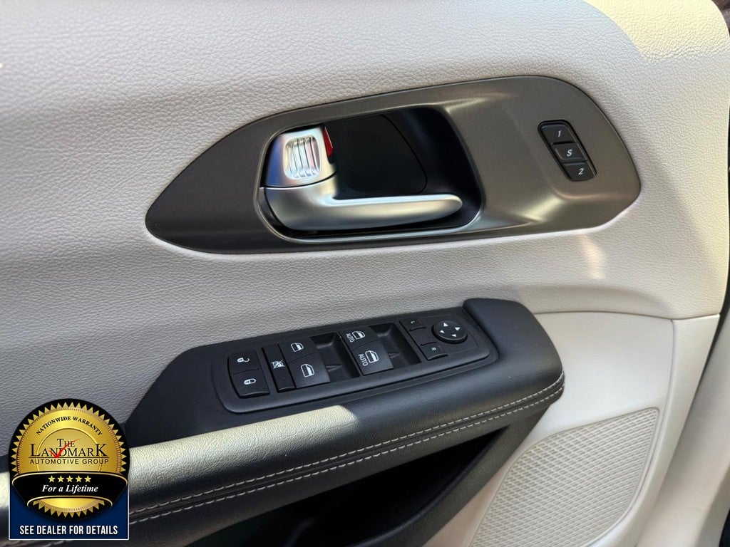 2023 Chrysler Pacifica Touring L FWD