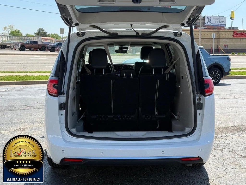 2024 Chrysler Pacifica Touring L FWD