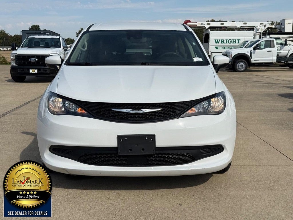 2023 Chrysler Voyager LX FWD