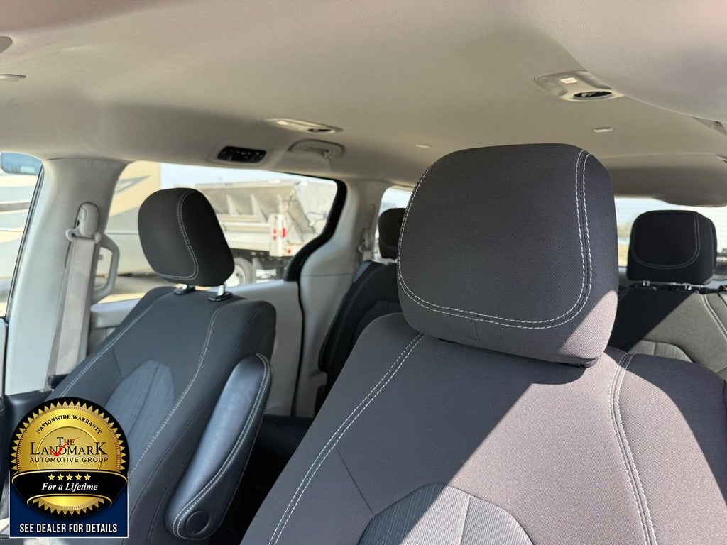 2023 Chrysler Voyager LX FWD