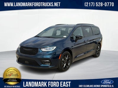 2025 Chrysler Pacifica Limited FWD