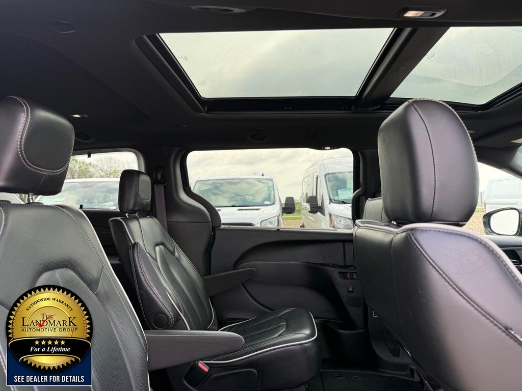2025 Chrysler Pacifica Limited FWD