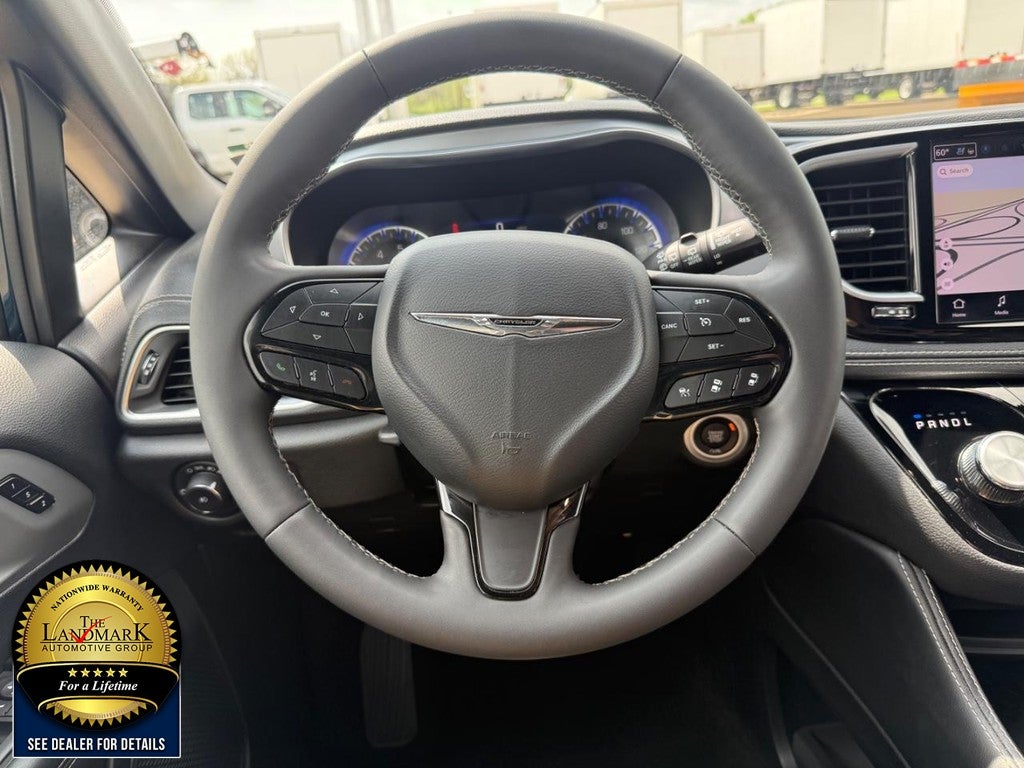 2025 Chrysler Pacifica Limited FWD