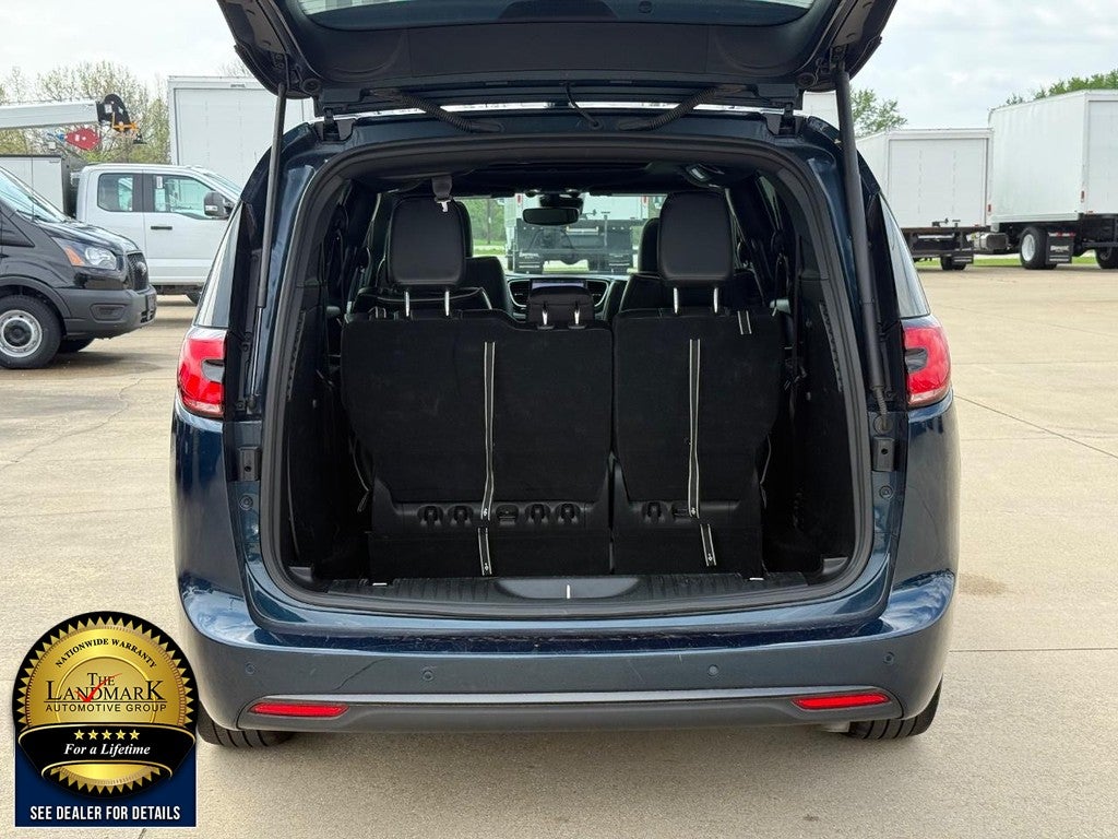 2025 Chrysler Pacifica Limited FWD