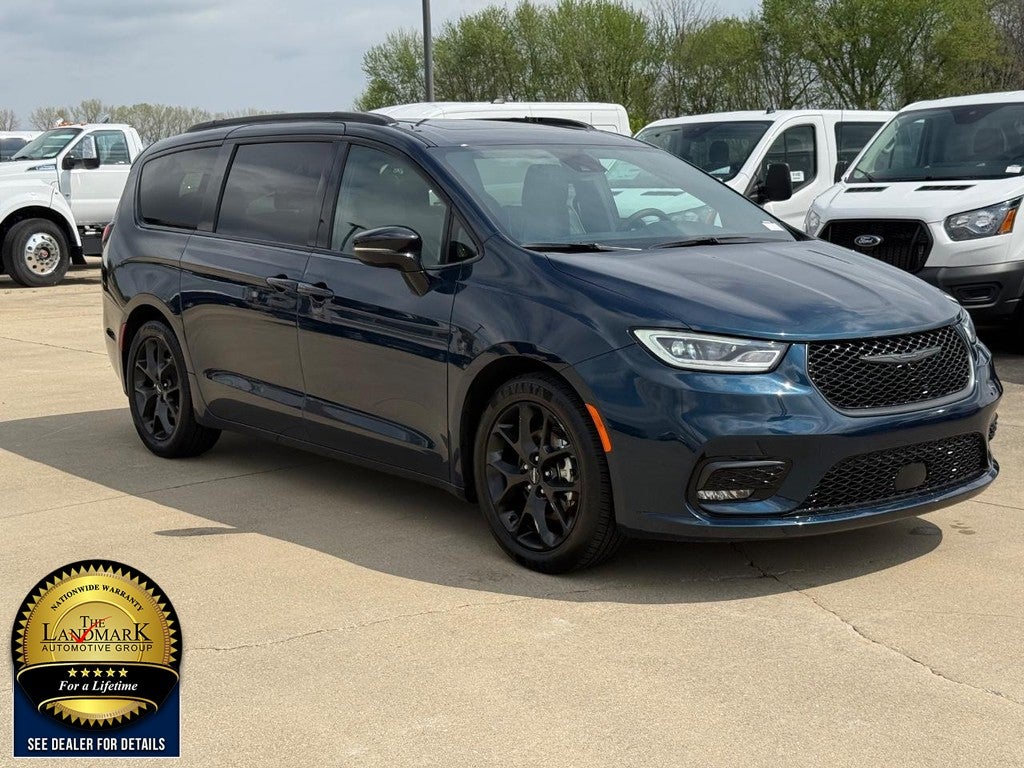2025 Chrysler Pacifica Limited FWD