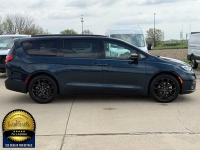 2025 Chrysler Pacifica Limited FWD