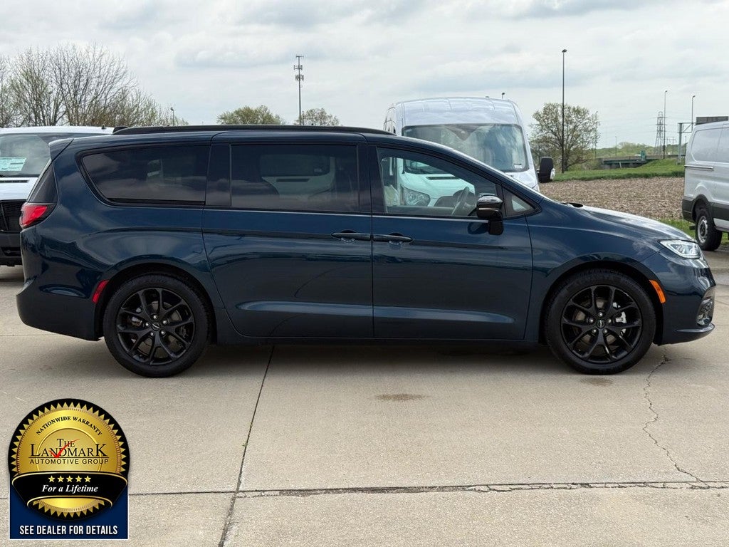2025 Chrysler Pacifica Limited FWD
