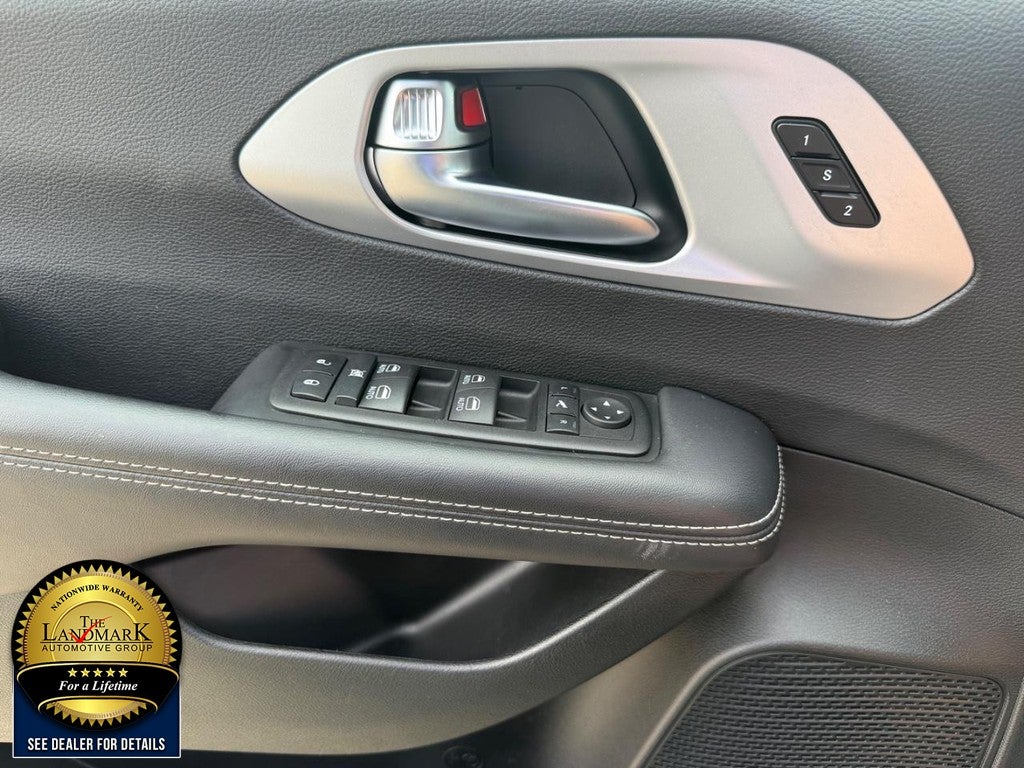 2025 Chrysler Pacifica Limited FWD
