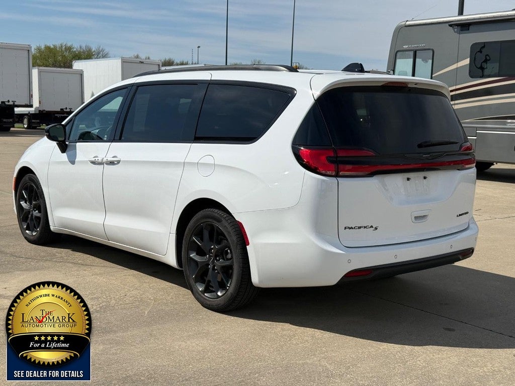 2025 Chrysler Pacifica Limited FWD