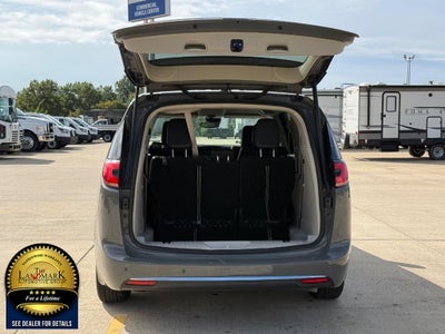 2023 Chrysler Pacifica Hybrid Touring L FWD