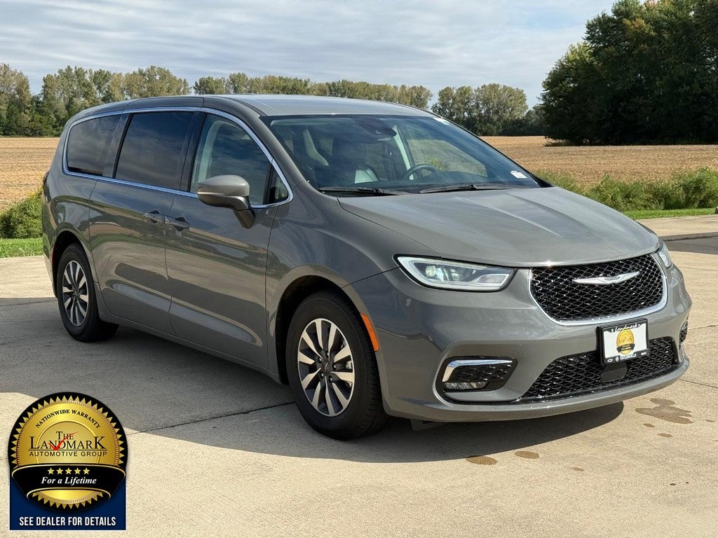2023 Chrysler Pacifica Hybrid Touring L FWD