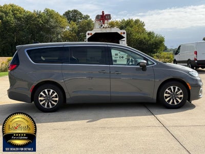 2023 Chrysler Pacifica Hybrid Touring L FWD