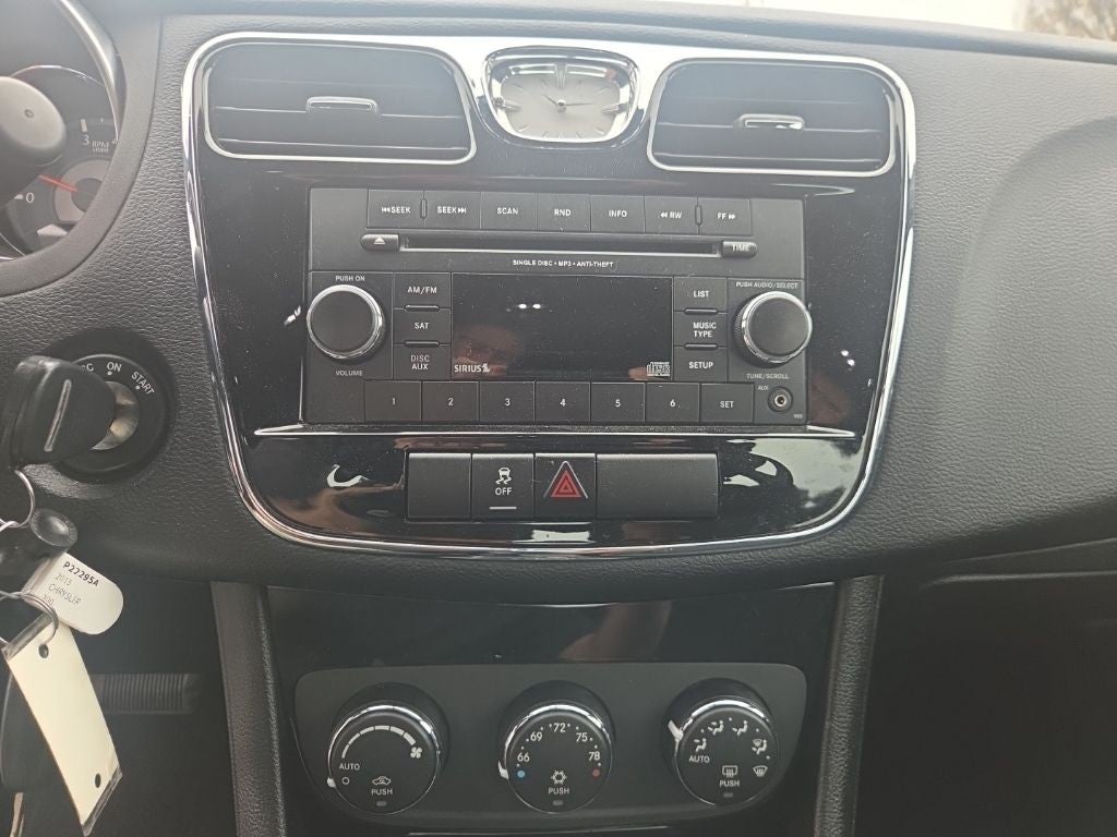 2013 Chrysler 200 4dr Sdn Touring