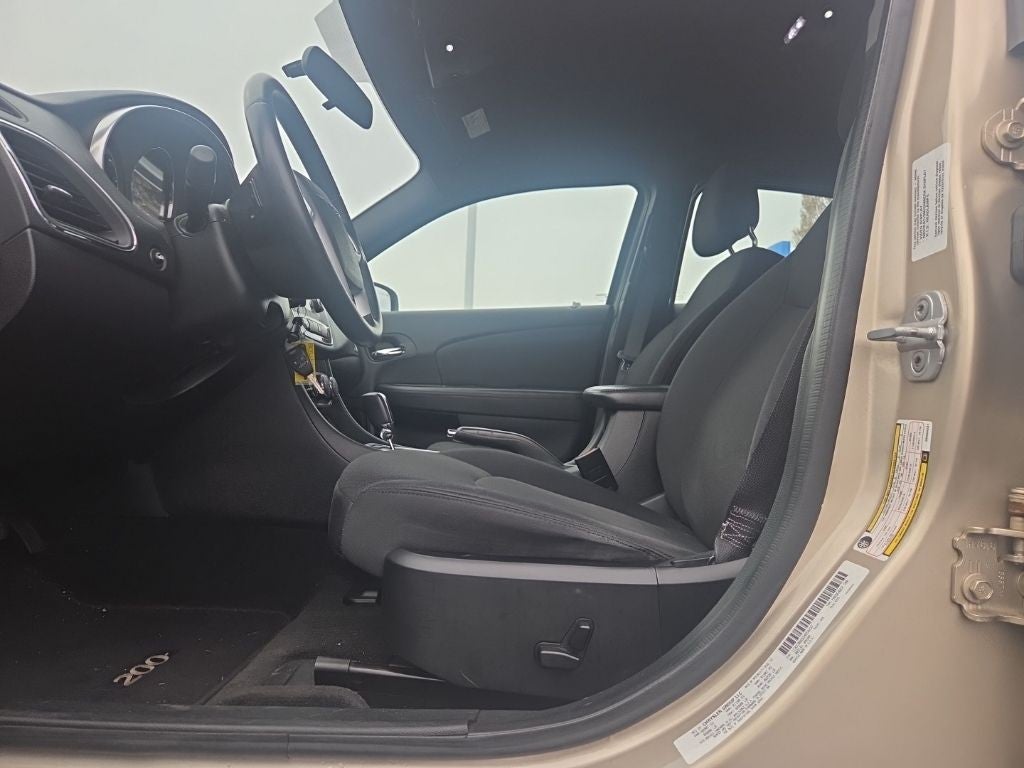 2013 Chrysler 200 4dr Sdn Touring
