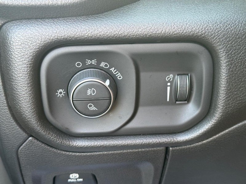 2022 RAM 1500 Big Horn 4x4 Crew Cab 5'7" Box