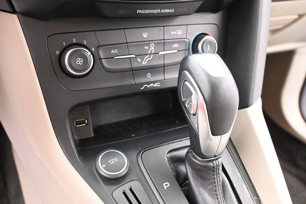 2015 Ford Focus Hatchback 5dr HB SE