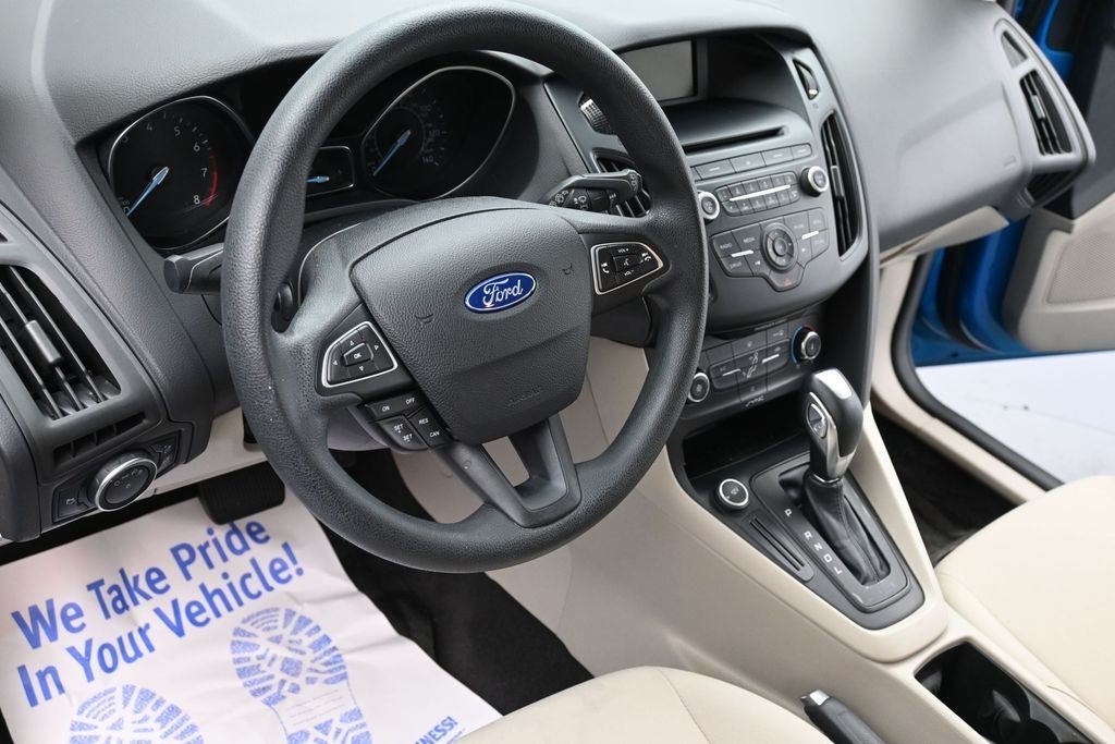 2015 Ford Focus Hatchback 5dr HB SE