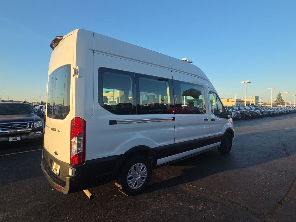 2023 Ford Transit Passenger Wagon XLT