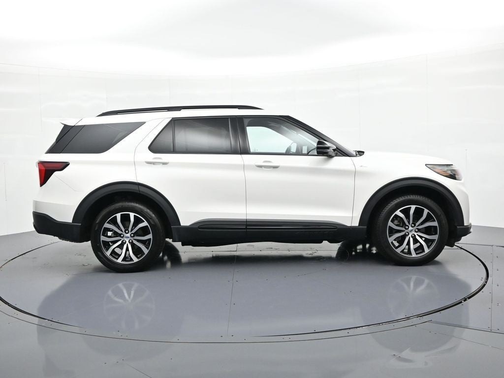 2025 Ford Explorer ST-Line 4WD