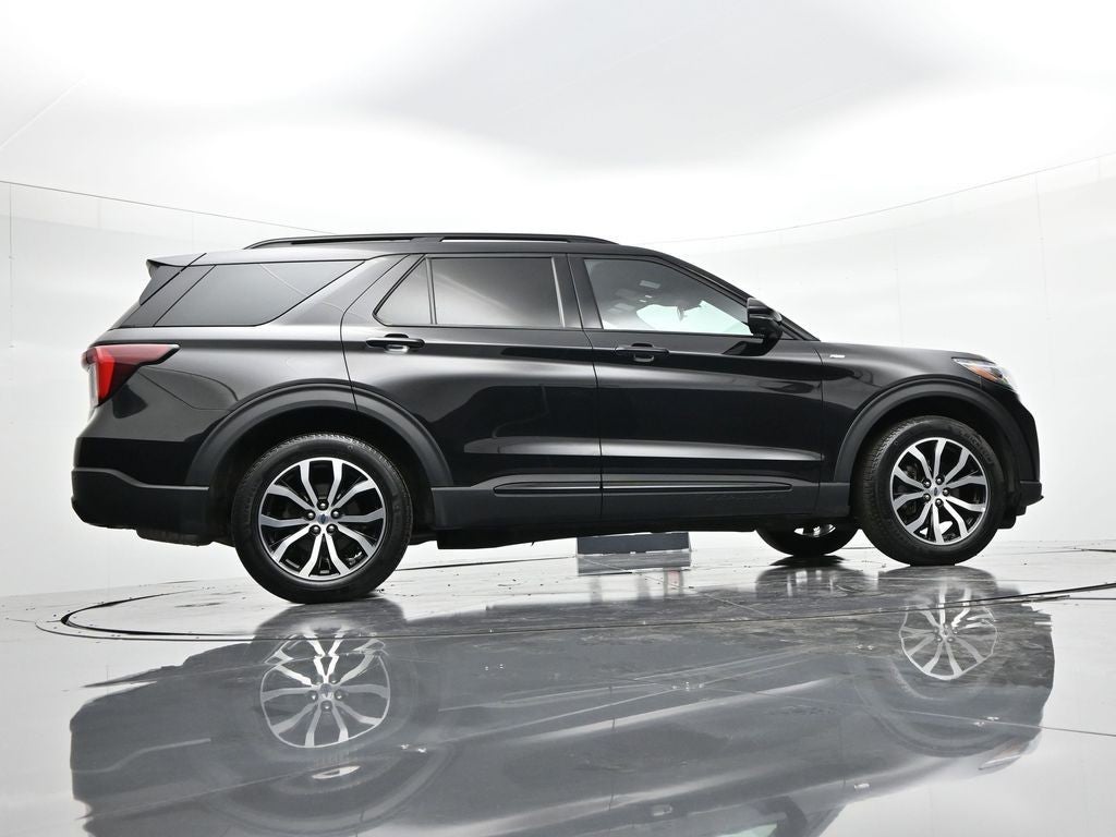 2025 Ford Explorer ST-Line 4WD