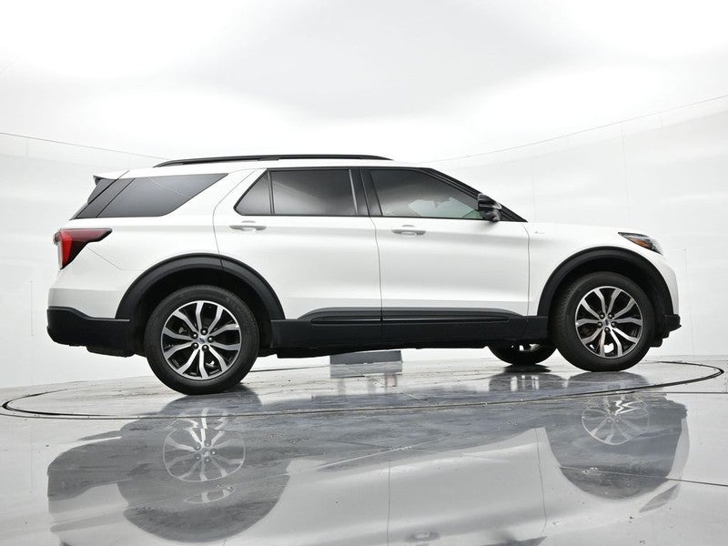 2025 Ford Explorer ST-Line 4WD
