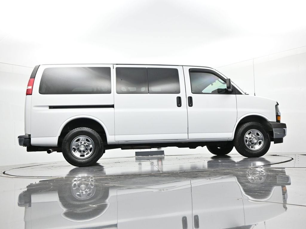 2018 Chevrolet Express Passenger RWD 3500 135" LT