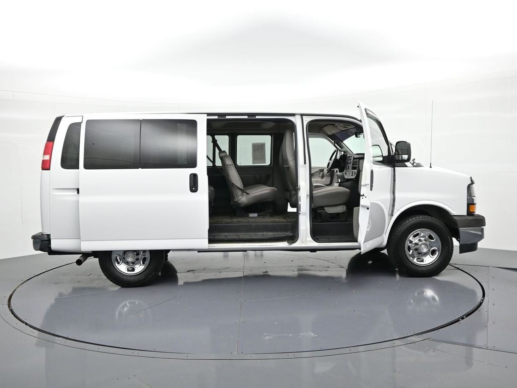 2018 Chevrolet Express Passenger RWD 3500 135" LT
