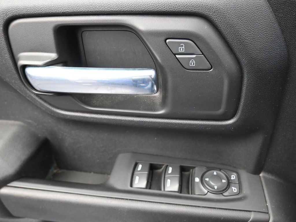 2022 Chevrolet Silverado 1500 4WD Crew Cab 147" Custom