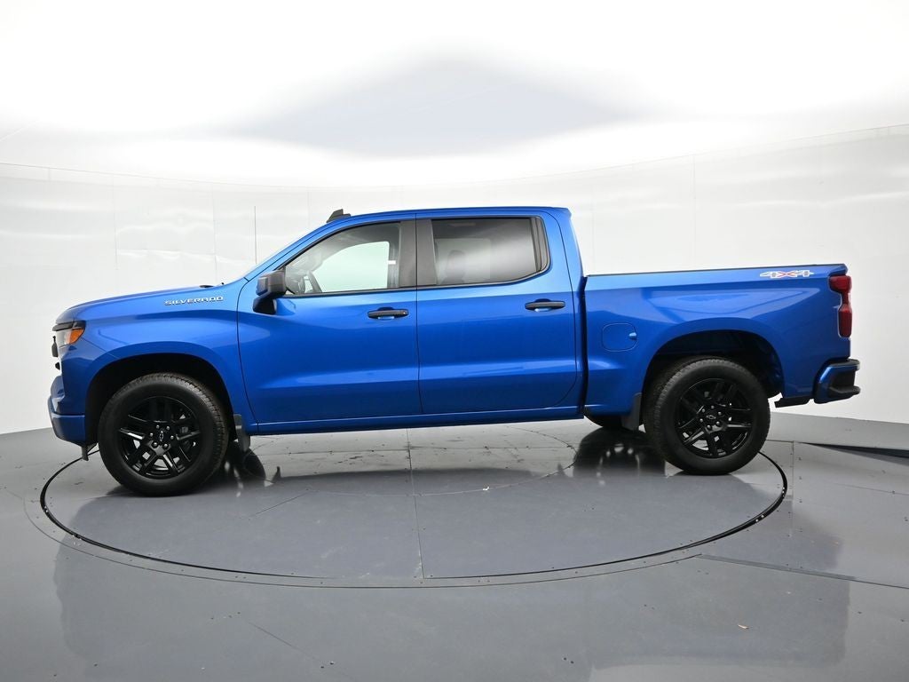 2022 Chevrolet Silverado 1500 4WD Crew Cab 147" Custom