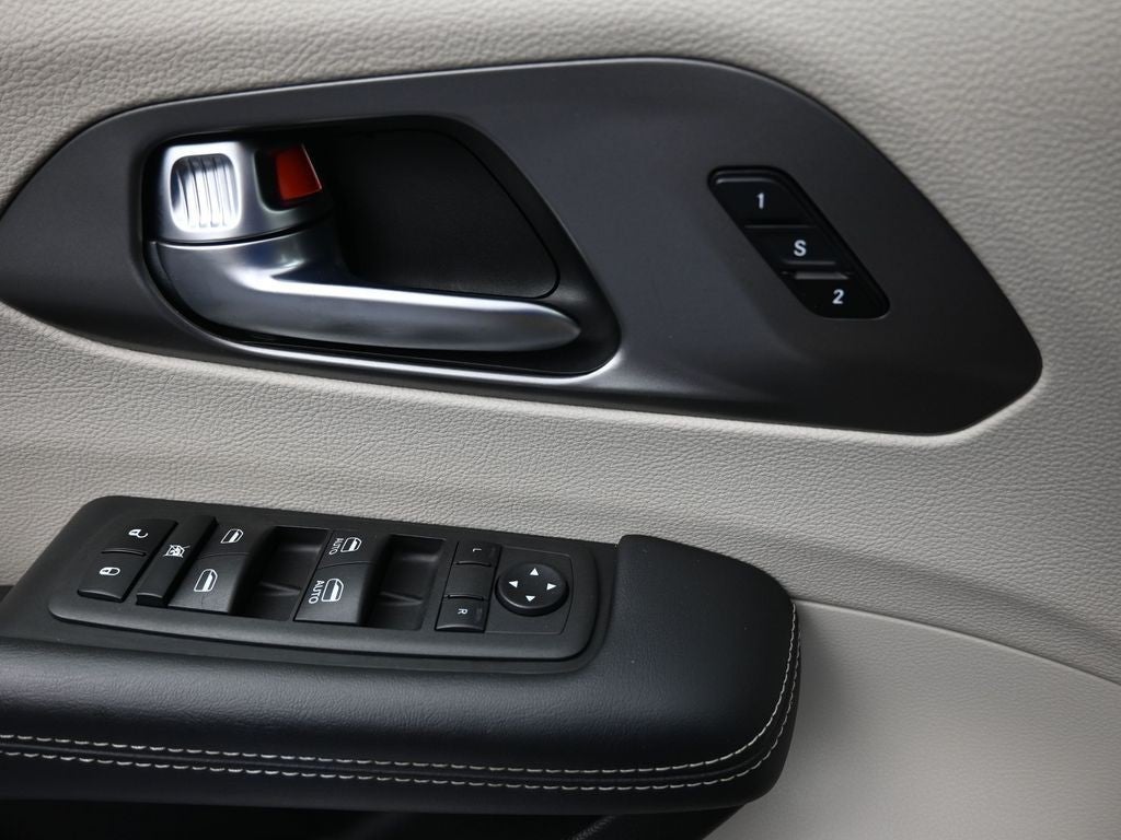 2023 Chrysler Pacifica Touring L FWD