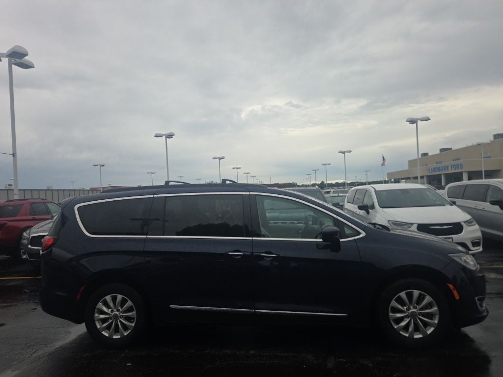 2017 Chrysler Pacifica Touring L