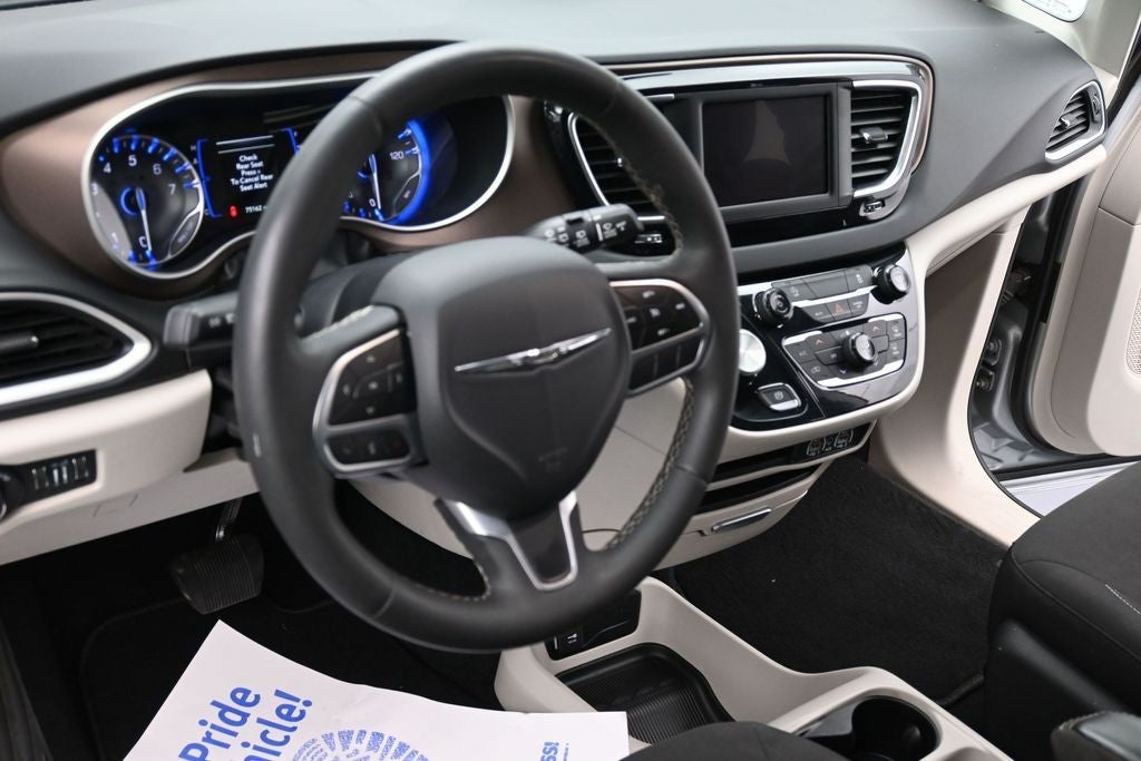 2023 Chrysler Voyager LX FWD