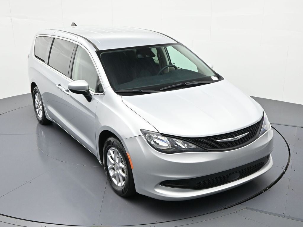 2023 Chrysler Voyager LX FWD